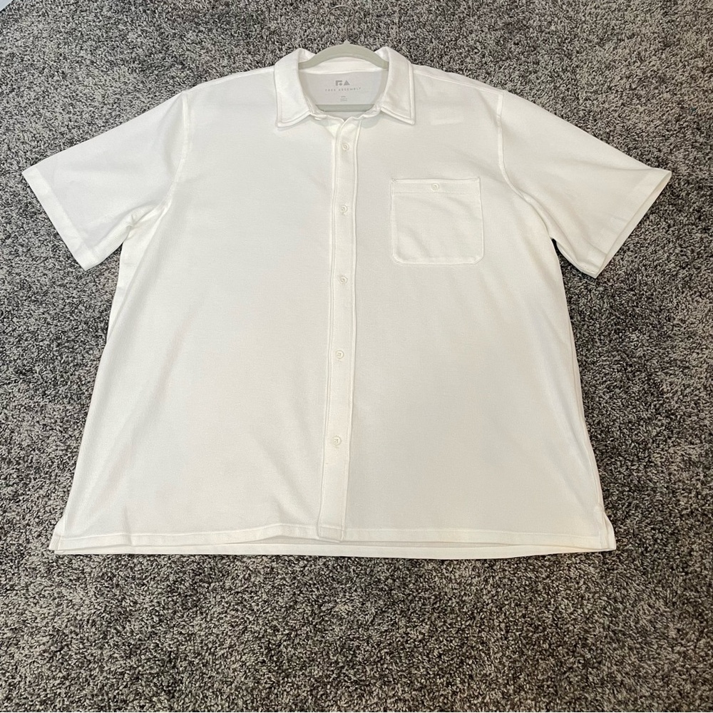 Free Assembly Men's White Short Sleeve Button Down Knit Shirt NWT Size 2XL